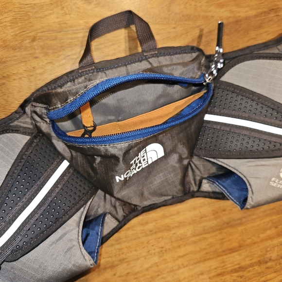 Bundle 5/$30   The NorthFace Flight series hydration pack - Picture 6 of 8